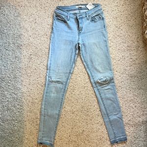 Women’s size 26 Levi’s 710 Super Skinny jeans